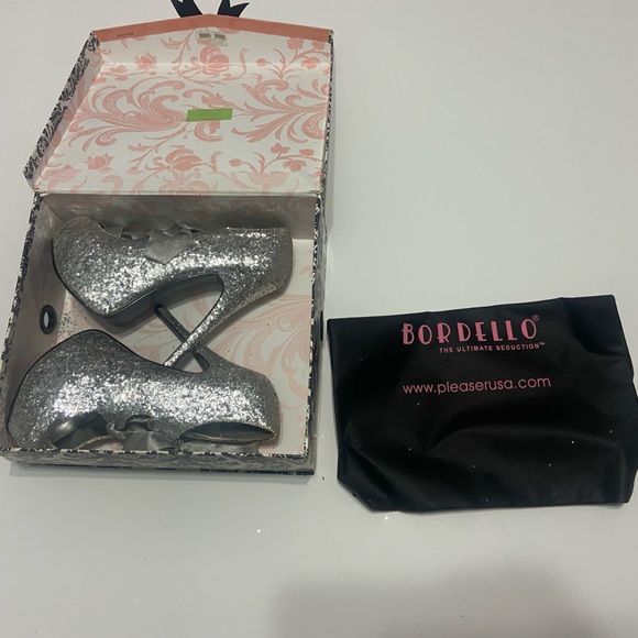 Women's Stilletos/Performance Heels 8 M - Picture 4 of 4